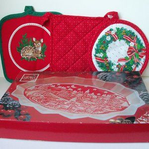 Micasa Christmas dish and 3 pot holders (#EV898)